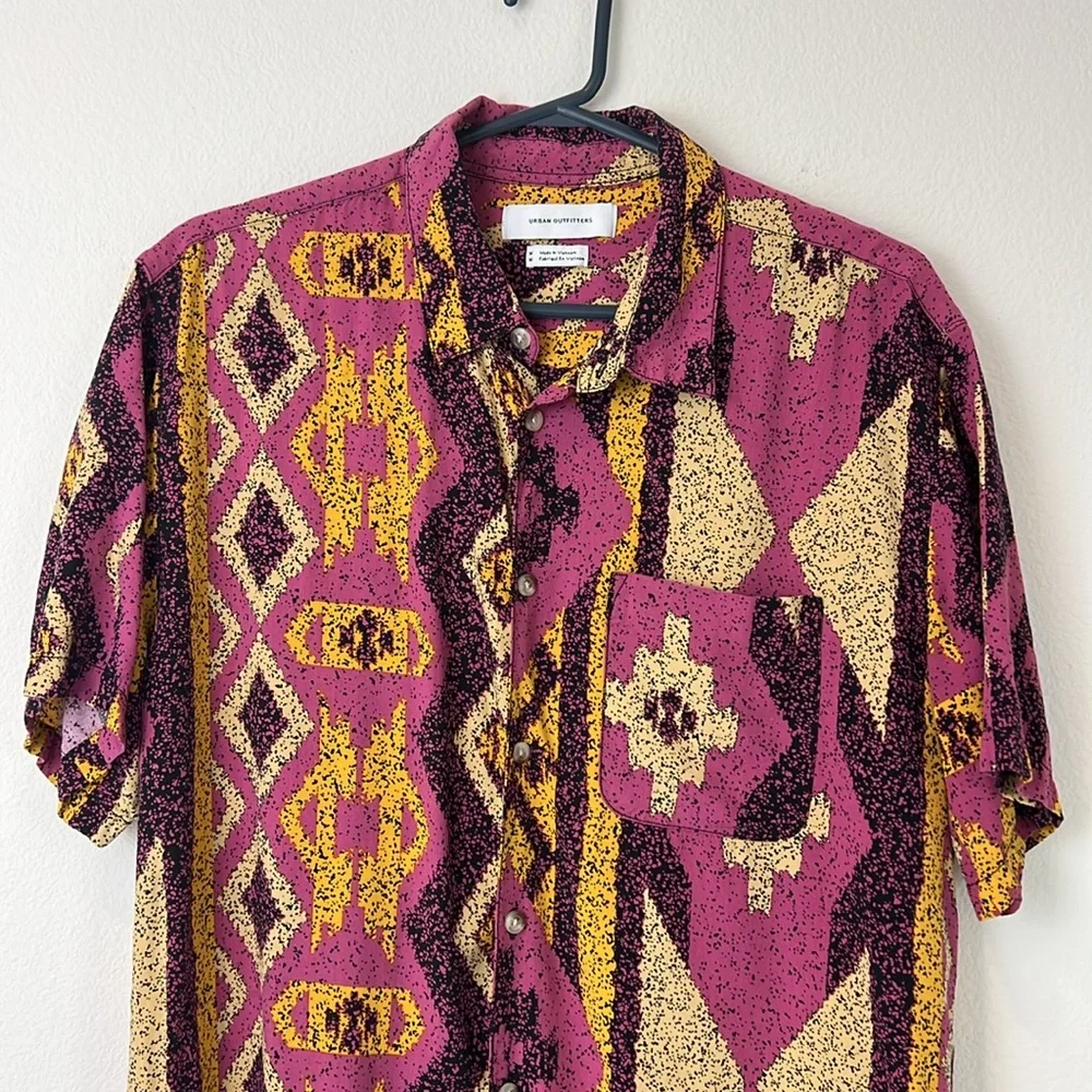 UO Urban Outfitters Diamond Stripe Short-Sleeve Rayon Shirt - Picture 3 of 13